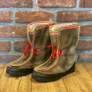 Vintage Yodelers Women's Brown Fur Winter Boots